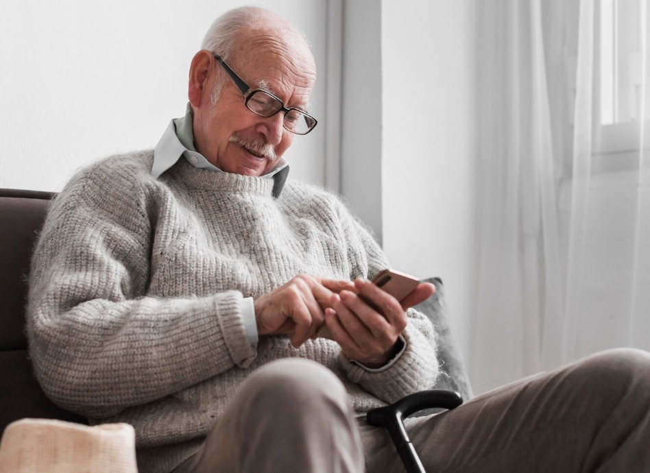 Nonni con smartphone